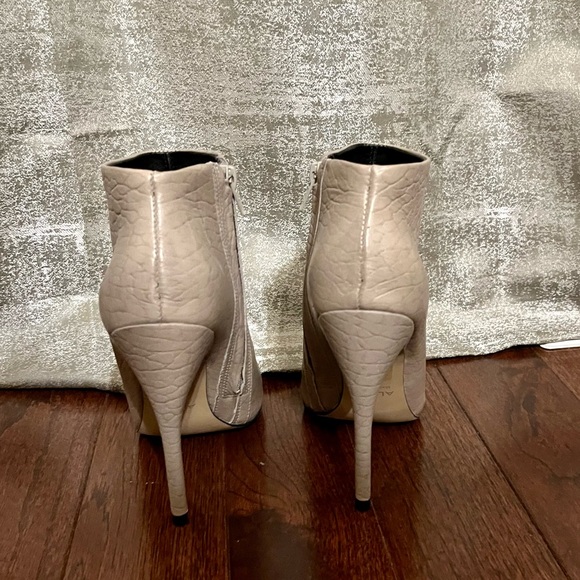 NWT ALDO Silver, Grey textured Leather stiletto booties - Picture 8 of 10